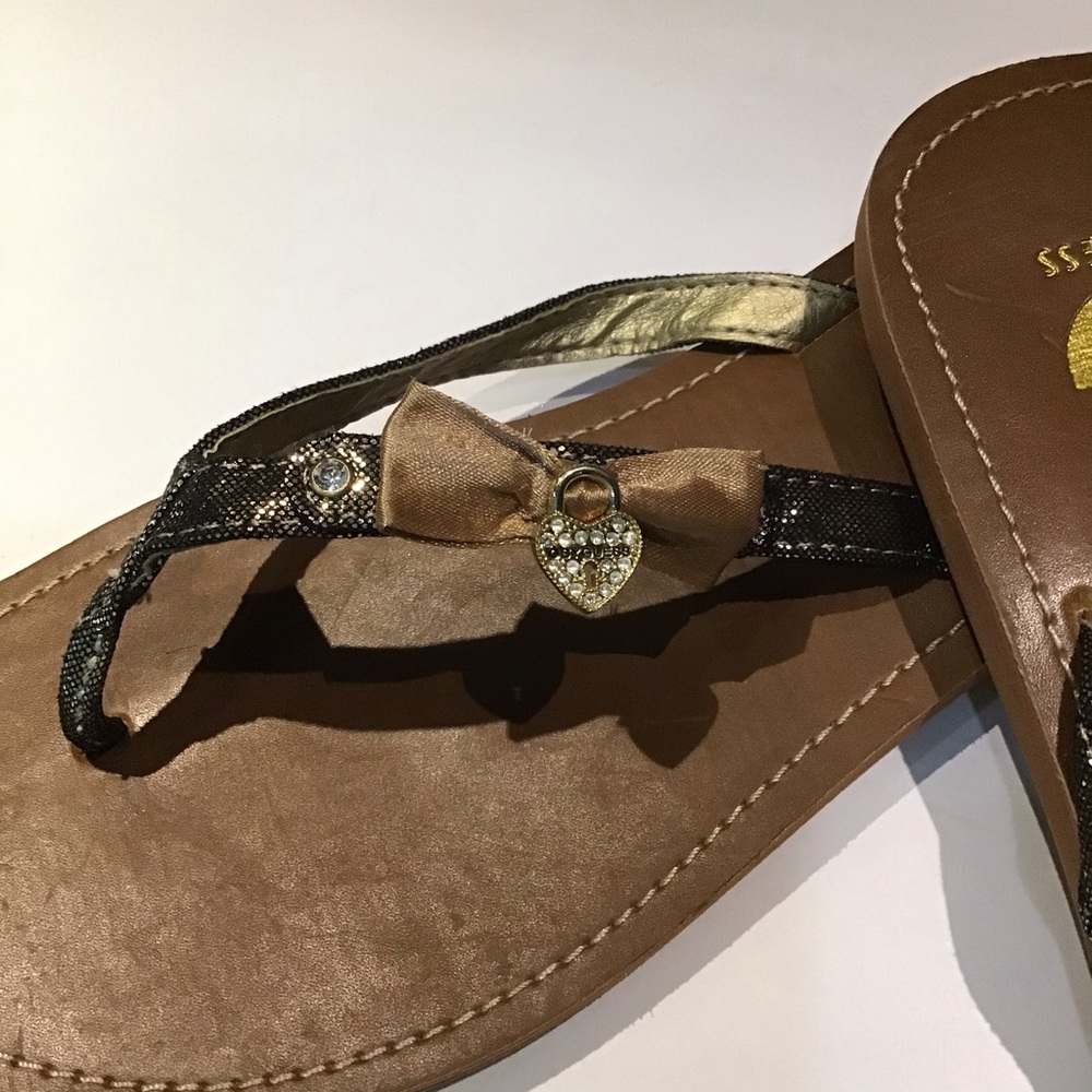 Guess Flip Flops